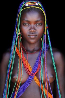 ukpuru:  Young Mumuhuila woman, Angola. Photo by Mario Gerth, 2012. [ ] [Continental Series] 