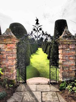 moodmoments:  &ldquo;Through the Gate&rdquo;, Warwickshire, England, 06 V 2013 