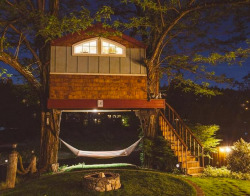 treehauslove:  Washougal Riverside Treehouse. A nice cabin style treehouse with the porch overlooking the Washougal River. If that is not enough, there’s a hammock for the lazy days and nice readings. Located in Washougal, Washington. Keep reading