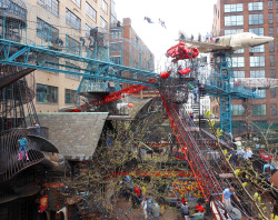 dharuadhmacha: culturenlifestyle:   City Museum: A 10-Story Former Shoe Factory Transformed into a Massive Urban Playground The 600,000 square-foot urban playground, City Museum, in St. Louis is probably the largest park of its kind anywhere. A former