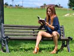 nopantysarethebestpantys:  Upskirt reading in the park