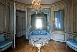 lesliaisonsdemarieantoinette:  LES LIAISONS DE MARIE ANTOINETTE | CABINET DE LA MÉRIDIENNE, cabinets intérieurs de la Reine, Mique Richard (1728-1794) | Photo &copy; RMN-Grand Palais (Château de Versailles) / Droits réservés