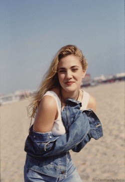 urbeaut: ma-tangi:  90s drew barrymore was THA BOMB  UGH such a babe 