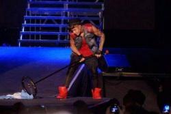 batou:  Justin Bieber has outraged fans in Argentina by kicking their national flag while on stage. Videos from a Buenos Aires concert show fans throwing two Argentine flags onto the stage, both of which land near the singer’s feet. Most musicians on