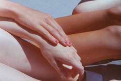 takethephotograph:  Pink nail polish and tan legs. Roan violette. 