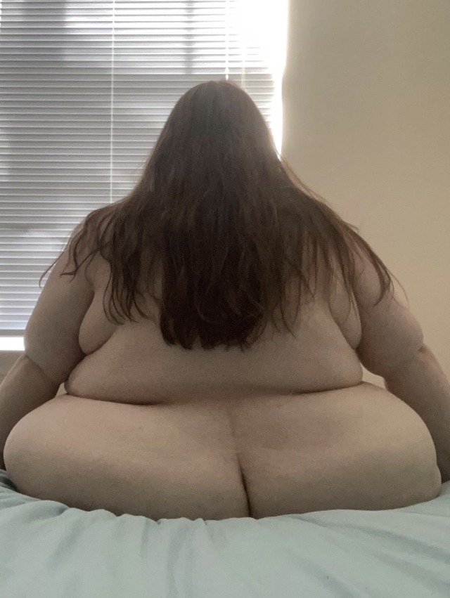 a-frank-admirer:Two sides of a graceful ssbbw. I adore her! You can DM her at Reddit for purchasing content. Reddit: u/pinkbbw