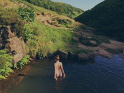 naturalswimmingspirit:  lifeandwild ᏔᏆᏞᎠ ᏚᏔᏆᎷᎷᏆNᏩ Freedom is the greatest gift on Earth… so don’t forget to play with it!..........#adventure #nature #naturist #wildlife #bushcraft #wildlifetracking #explore #wildernessculture