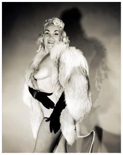 burleskateer: Diane Ross                 ..poses without (“Squeaky”) her Monkey! More pics of Diane can be found here..  