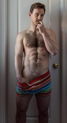alanh-me:    63k+ follow all things gay, naturist and “eye catching”  