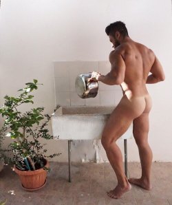 nakedmen-nakedmen:  nudeworkingmen:  Topfspüler   Follow me for the hottest all male adult content on Tumblr 