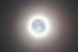 faeryfever:  The hunter’s moon, also known as the sanguine moon, is the first full moon following the harvest moon (the full moon nearest the autumnal equinox). Here the moonlight illuminates ice crystals in the upper atmosphere to give a rainbow halo