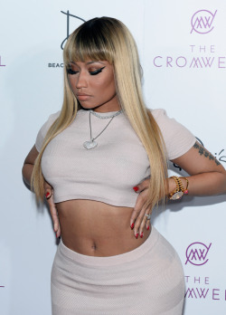kesha-rose:  Nicki Minaj arrives at Drai’s Beach Club - Nightclub at the Cromwell Las Vegas for a New Year’s Eve performance on December 31, 2015 in Las Vegas, Nevada.   