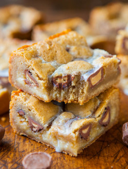 do-not-touch-my-food:  Peanut Butter Cup Cookie Dough Bars  I don&rsquo;t really like Peanut butter but these do look yummy.