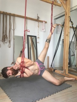 camdamage: Rope practice today.   Continuing to try new things out of my comfort zone (aka making shit up I haven’t been taught yet but want to learn) and did an arms front harness. Not bad for first try?  Kinda? 