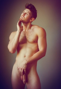 alanh-me:  33k+ follow all things gay, naturist and “eye catching” 