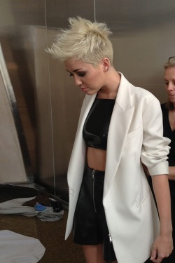 a-ussi:  hipstercyrus:  is she getting hotter with age or something!?  Omg Miley 