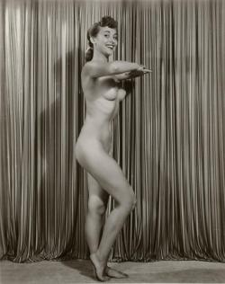 pinuptown:     Jean Smyle      (aka. “Venus The Body”)
