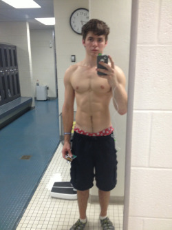 just-a-twink-again:  fit shirtless lad 