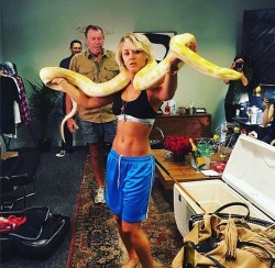 gossypics:  Kaley Cuoco http://ift.tt/1Shq9re  One he&rsquo;ll of a body on Kaley