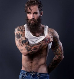Fuck! (via Beard it&rsquo;s great! | Hairy Gay Men) 