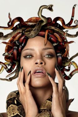 calystarose:  niketit:  honestly im loving this concept and she looks so good it makes me cr y    Medusa!Rihanna the great and terrible beauty 