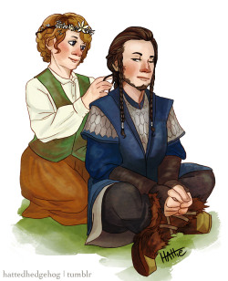 hattedhedgehog:  Of hobbits and hair braiding: Bilba Baggins and Princess Thorin. 