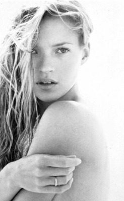 inkaandkate:  Inka Williams and Kate Moss   Adorable   #katemoss #inkawilliams #lookalike #sexy #skinny #bareskin #hot #classy