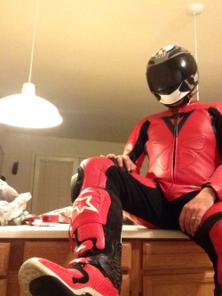 davidm297:  97b5a4:  My red dainese suit and tech 10 boots.  Amazing Pics of Dainese Laguna Red Leathers 