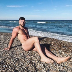 stratisxx:  Sexiness on the Greek islands 