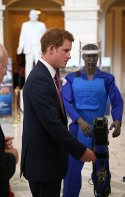 prince-h4rry:  Prince Harry Arrives to America May 9, 2013  I WISH I WAS BACK IN DC D: