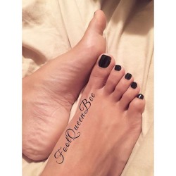 sole-oh:  jonjonjr: perfecttoesandsoles:  Her toes and soles are perfect and she’s gorgeous.😍  👣 😍 😍 😍 😍  Perfect