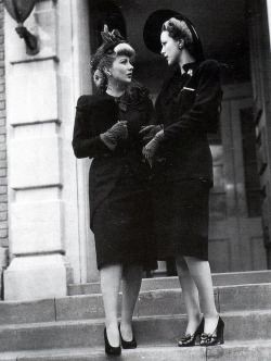lifes-commotion:  Ann Sothern and Eleanor Powell in 1941. 