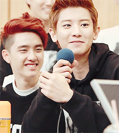 yeollovemebaek:  47/100 reasons as of why I love Park Chanyeol: his habit of slapping other people when he’s too happy 
