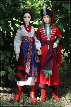 blktauna:  ira-scargeear:  I made a set of Ukrainian costumes for my three elder BJDs in 2011 to celebrate the 20th Independence anniversary of my country. The most labour-intensive part was a hanmade embroidery on Zoryana’s shirt, and the most tricky