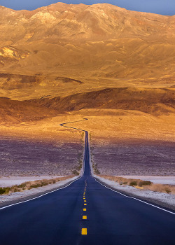 wnderlst:   Death Valley National Park, California  Omg I miss this. I should have my license back in a few months.