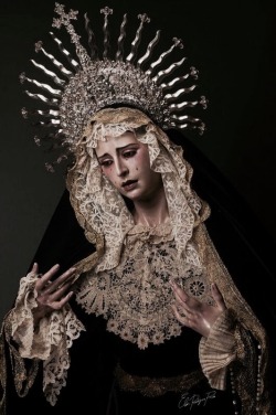 vrykolach: Weeping Mary.
