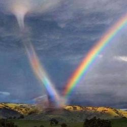 slbtumblng:  carlboygenius:  Rainbows: with Tornado &amp; Lightning    So intense!!! ♥  tornado rainbow and lightning rainbow  &gt; u&lt;