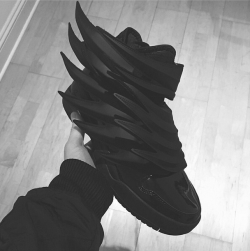 wetheurban:  FIRST LOOK: Jeremy Scott x adidas Originals “Dark Knight” Stunning. Known for thinking out of the box, Jeremy Scott looks to have cooked up a successor to his popular Wings design for adidas.  Read More 