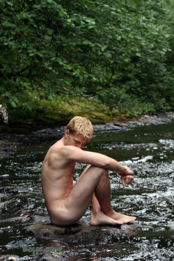 wabiguy:  natureandnudity:  scenicboys:  ScenicBoy Garet @ Eagle Creek 13 grouling miles and 13 stunning waterfalls later, this seemed like as good a place as any to soak my weary legs. So often in nude/nature photos there’s a rough contrast between