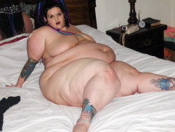ssbbwsnakecharmer:  This is Snake Charmer, a gothic exotic SSBBW with huge belly and huge tits and a freaky tongue. Check her blog SSBBWSNAKECHARMER HERE to follow and see all her pics of this fat obese bbw!