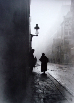  Emile Gos - L’aveugle de la rue de la Seine, Paris, 1911. 