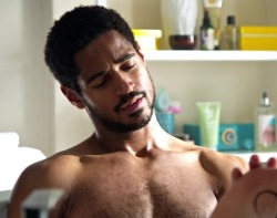 hotashellcelebmen:  More here :https://auscaps.me/2017/02/27/alfred-enoch-shirtless-in-how-to-get-away-with-murder-3-10-were-bad-people/