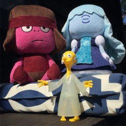 sowiddlefur:  rebeccasugar:  I bring you loooove! Ruby and Sapphire made by Teresa Levy! Frans Boukas gave me that sweet Mr Burns  Yay! Glad they arrived safe and sound! Thank again!  Teresa is on tumblr @sowiddlefur! Just got these in the mail yesterday,