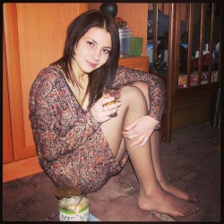 #sexy #girls #woman #women #teens #brunette #brune #legs #legs_real #real_legs #feet #feetfetish #pied #fetichiste #hose #tights #stocking #pantyhose #collantchair #collant