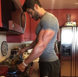 sarah-borrows:  coaztal:  cunt0z:  steevoooo:  He’s 6'7&quot; in case y'all were wondering.  is this allowed? like, is it legal?  What the fuck  How dare men like this exist outside my PRESENCE! 
