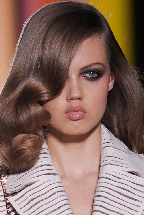 Lindsey Wixson opening Versace Atelier Fall 2012 - OHMYWIXSON