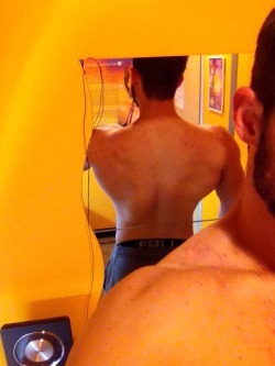 Last night after my back workout. That V Taper comin strong
