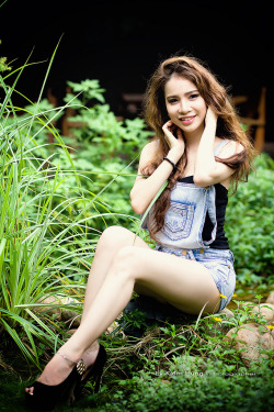 Vietnamese Beauty Outdoor  from &ldquo;vietnamgirlscollection&rdquo; (reblog only 1 out of 3 pix in the original post)