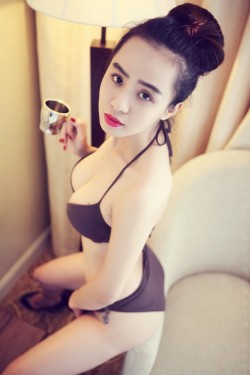 Vietnamese Beauty - bikini &amp; coffee