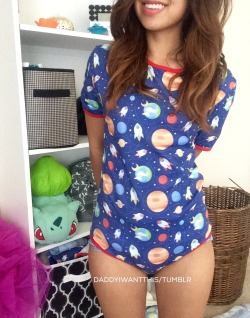 daddyiwantthis: Showing off my baby space outfit from @onesiesdownunder 